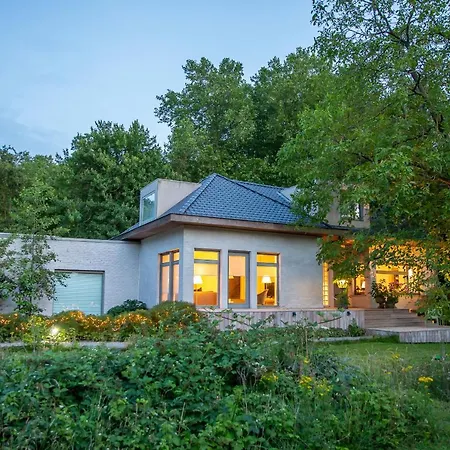 Marcel De Business & Travel Bed & Breakfast