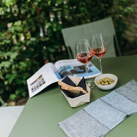 Marcel De Business & Travel Bed & Breakfast